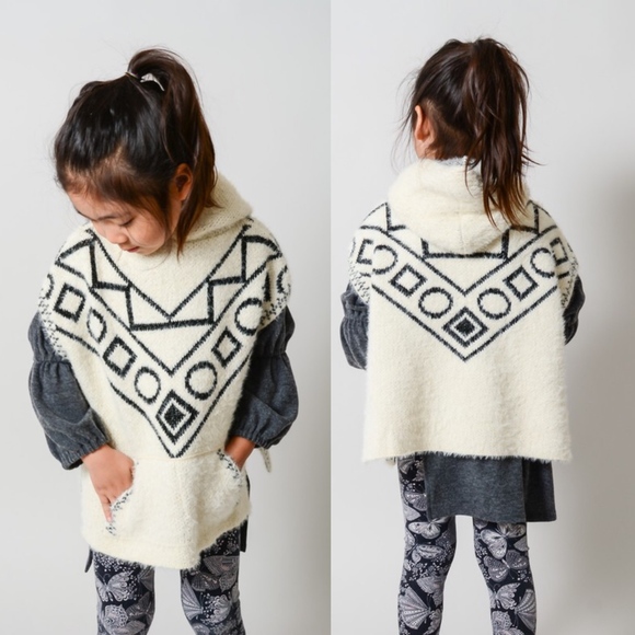 Softest kids fuzzy kangaroo pocket Hoodie Poncho - Picture 2 of 3